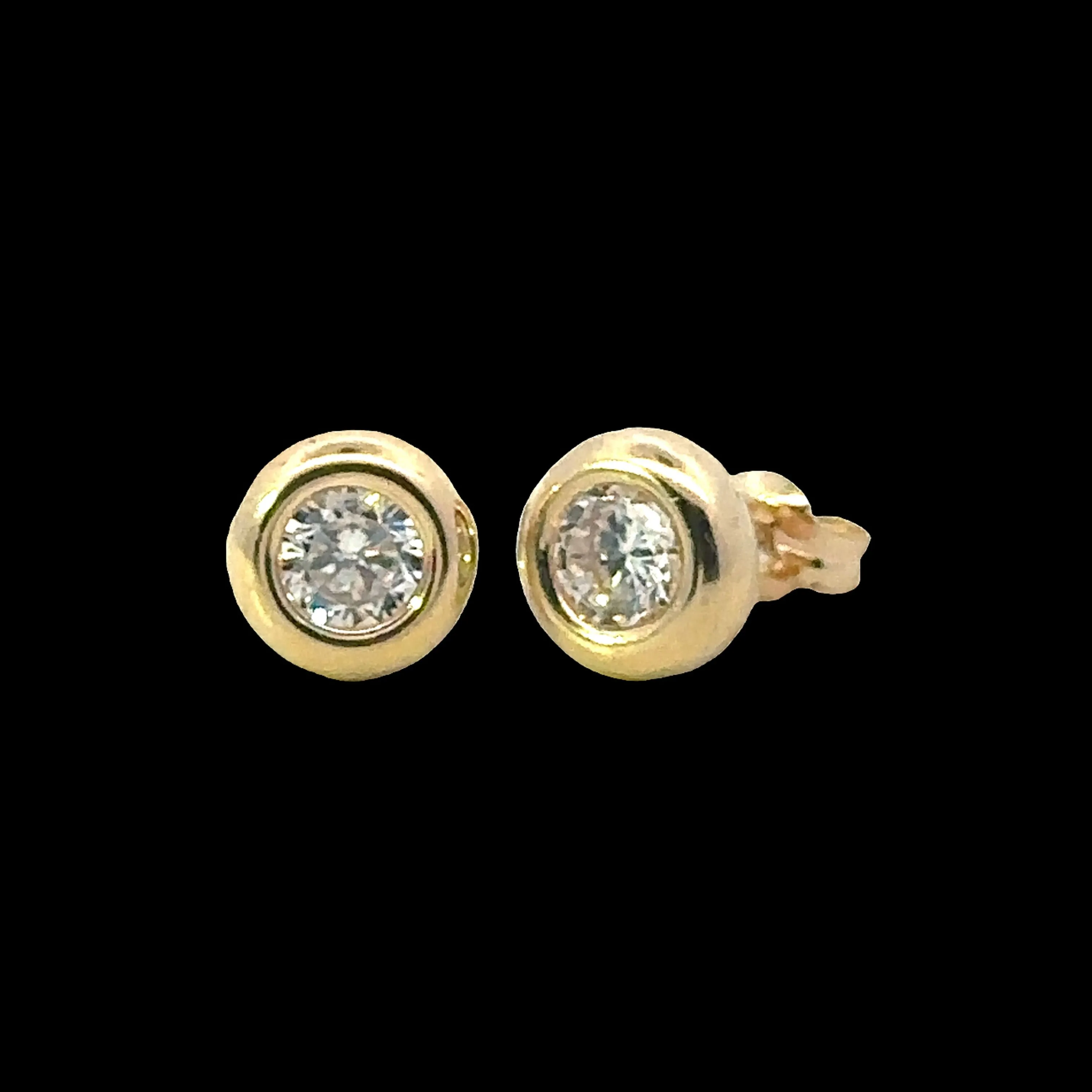 9ct Yellow Gold Cubic Zirconia Stud Earrings