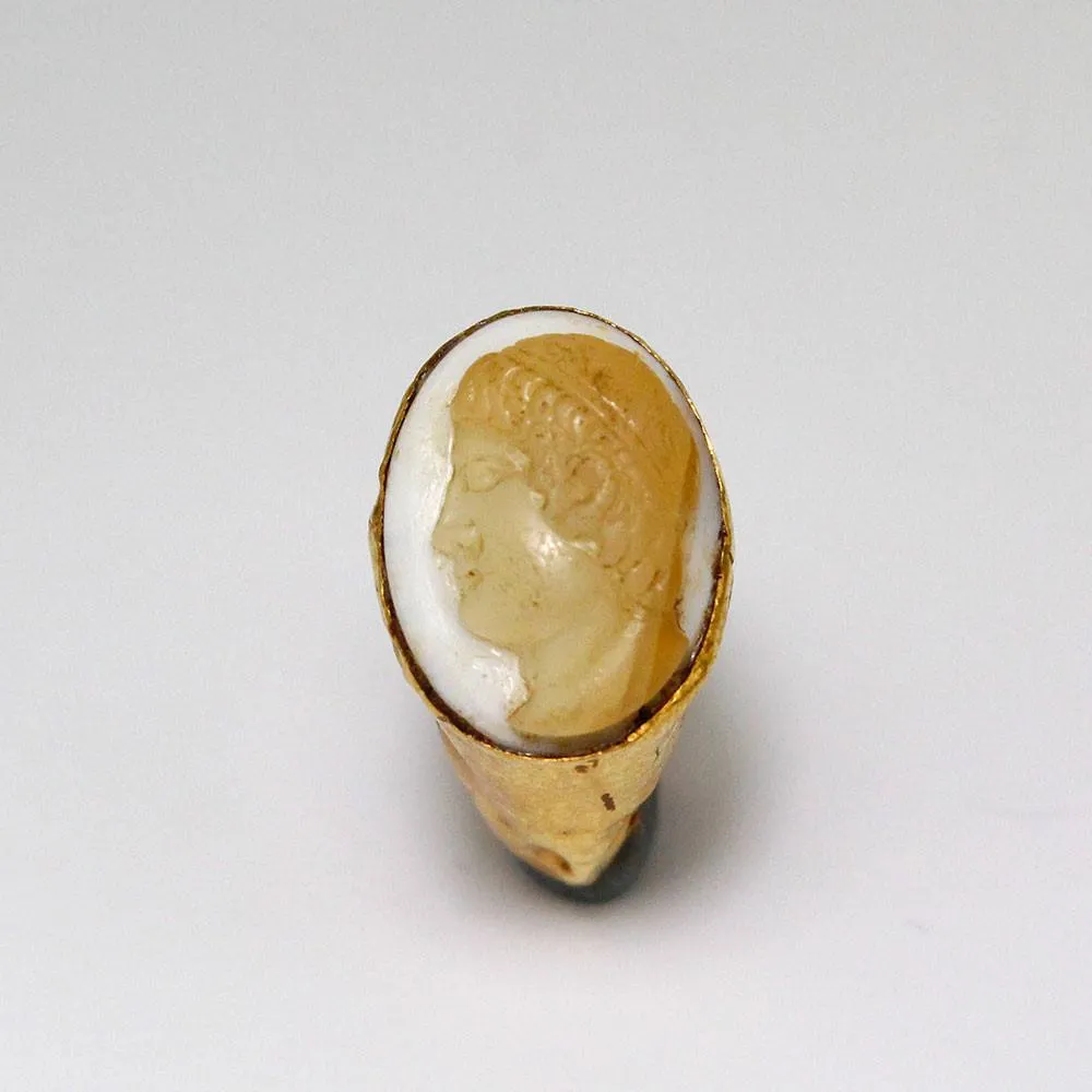 A Roman Gold and Onyx Cameo Ring of Apollo, ca 2nd century CE