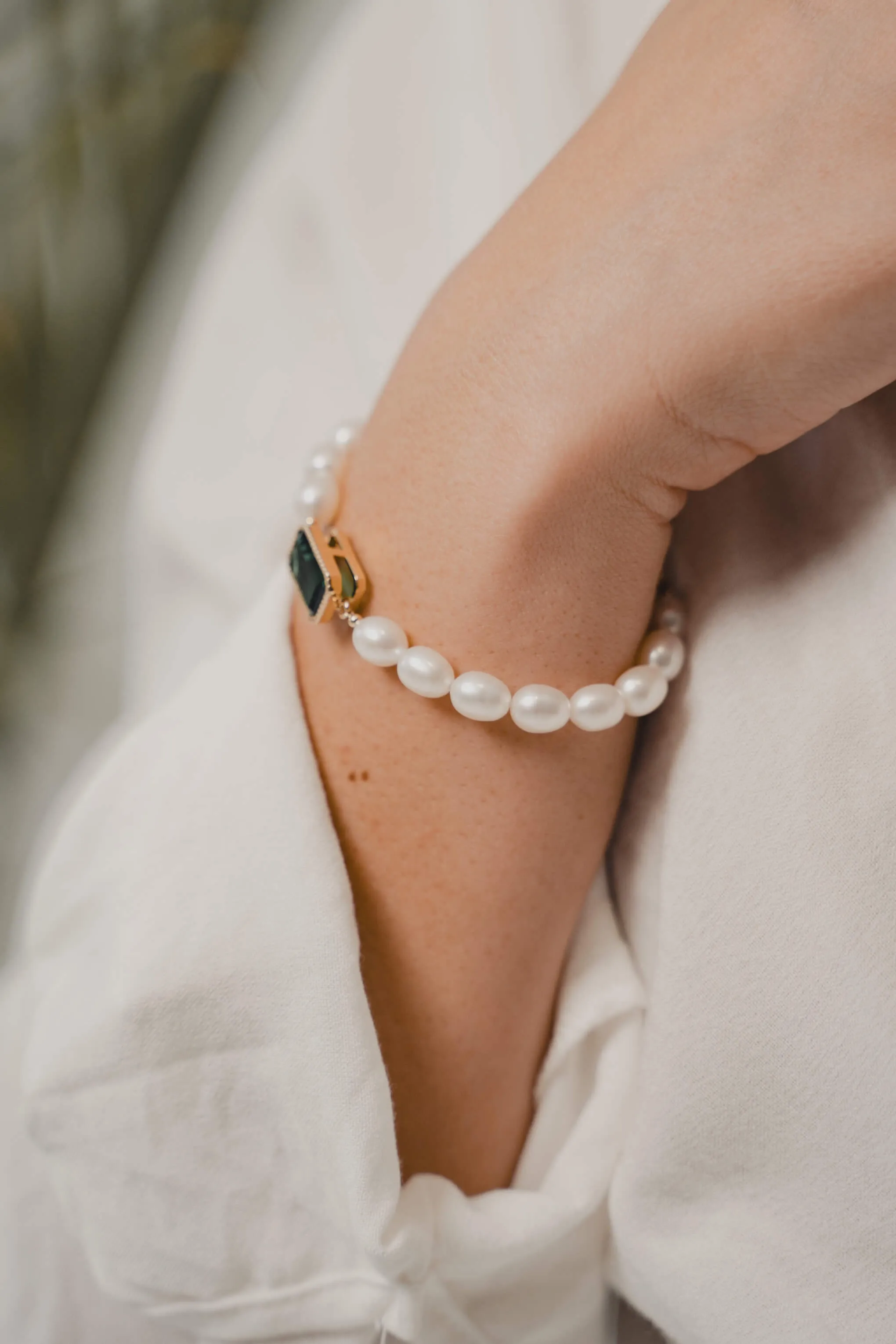 AquaGem Elegance | Emerald & Pearl Bracelet