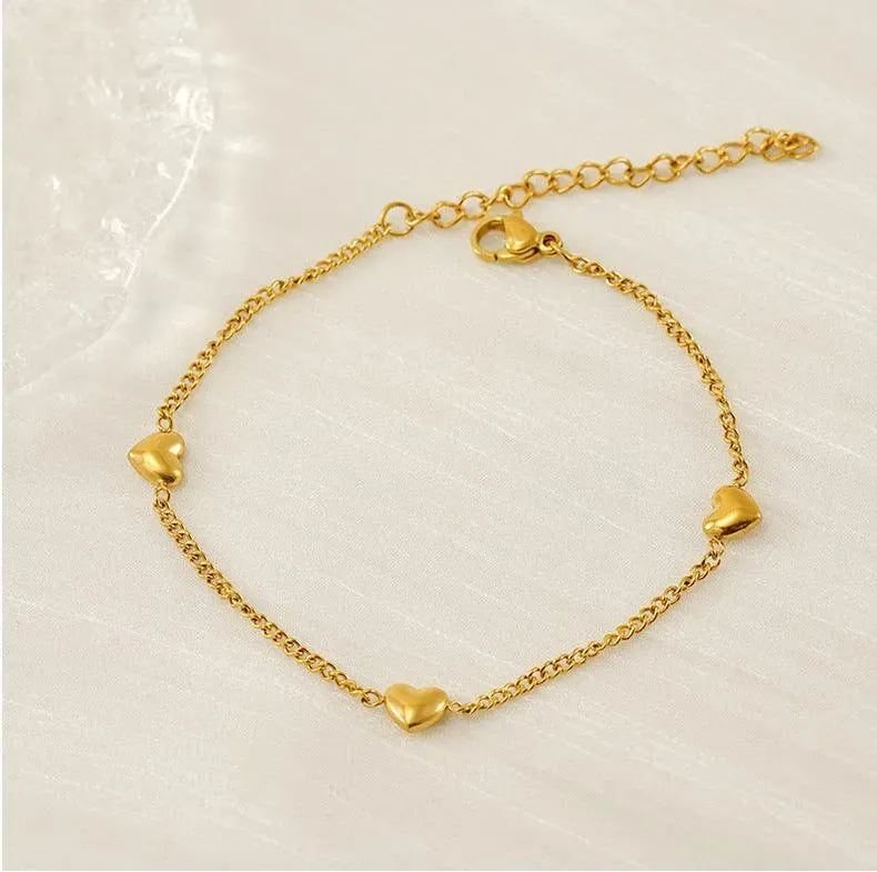 Classic Heart Charm Link Bracelet – Elegant Gold Chain