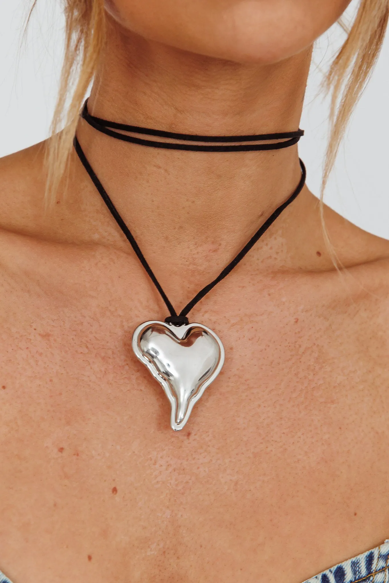 Corazon Heart Pendant Choker Silver