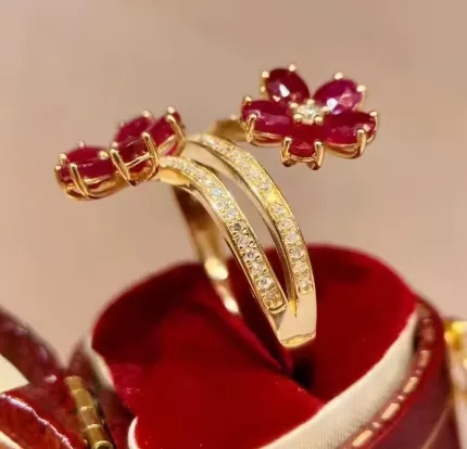 Fashion Vintage Delicate Floral Ruby Rings for Female Temperament Inlaid Full of Cubic Zirconia Opening Ring Party Birthday Gift