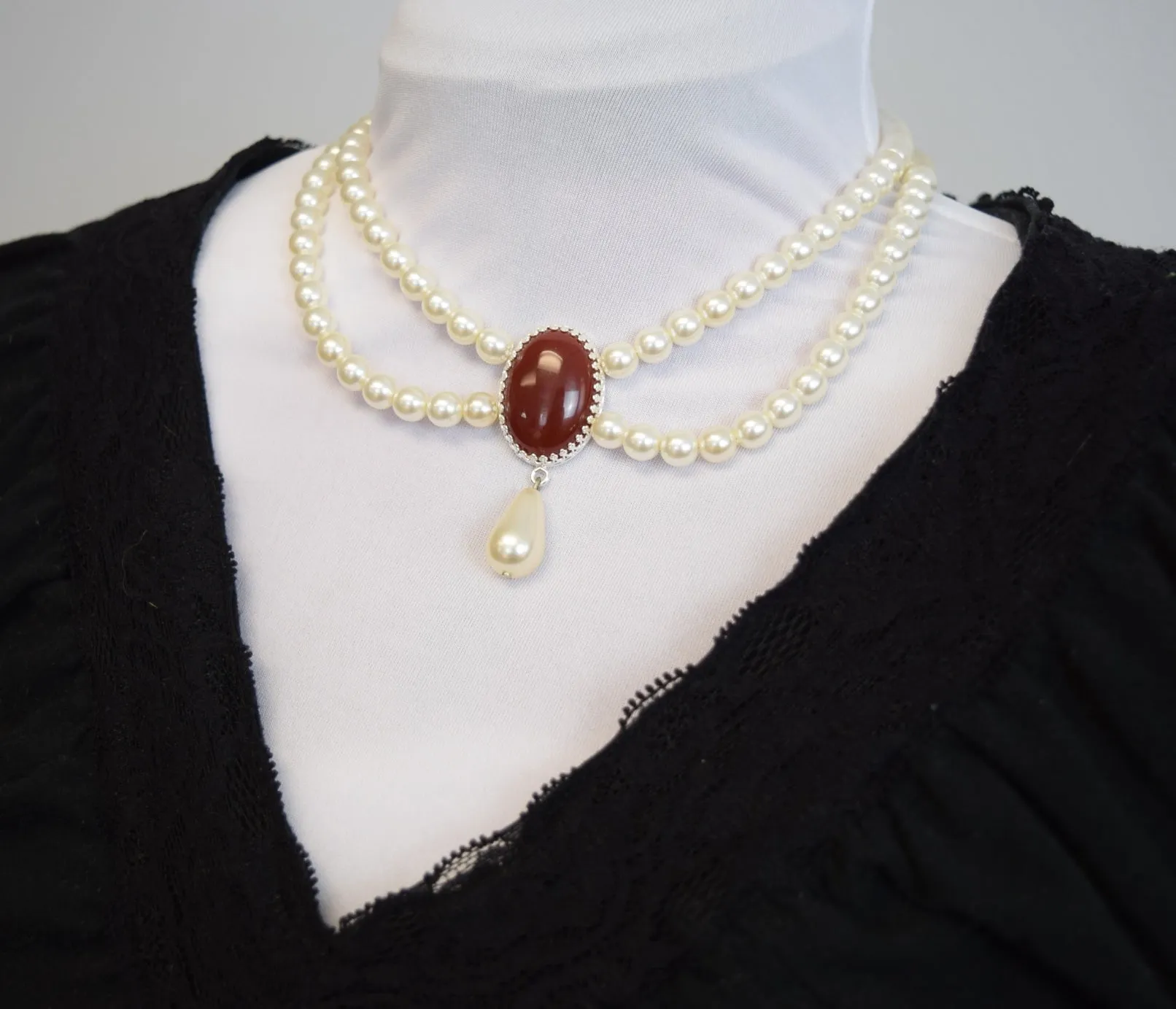 Festoon Necklace - Pearl with Extra Large Focal Stone