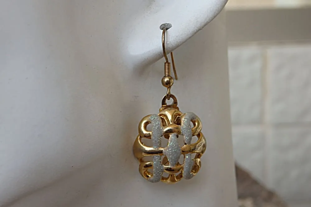 Mesh gold earrings