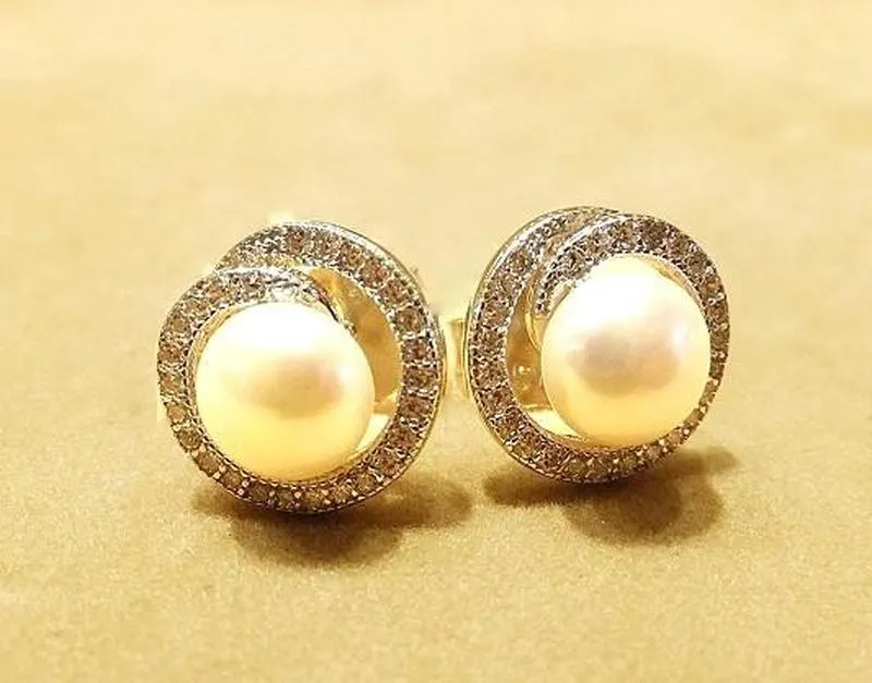 Natural White Pearl Stud Earring with White Topaz Gemstones