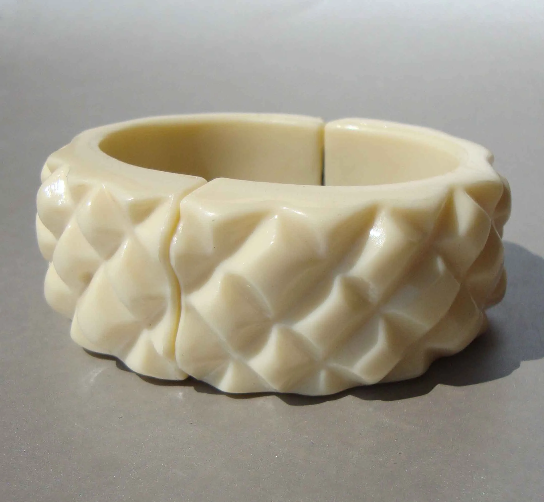 Vintage 30s Galalith Bracelet Carved Casein Clamper French Bakelite