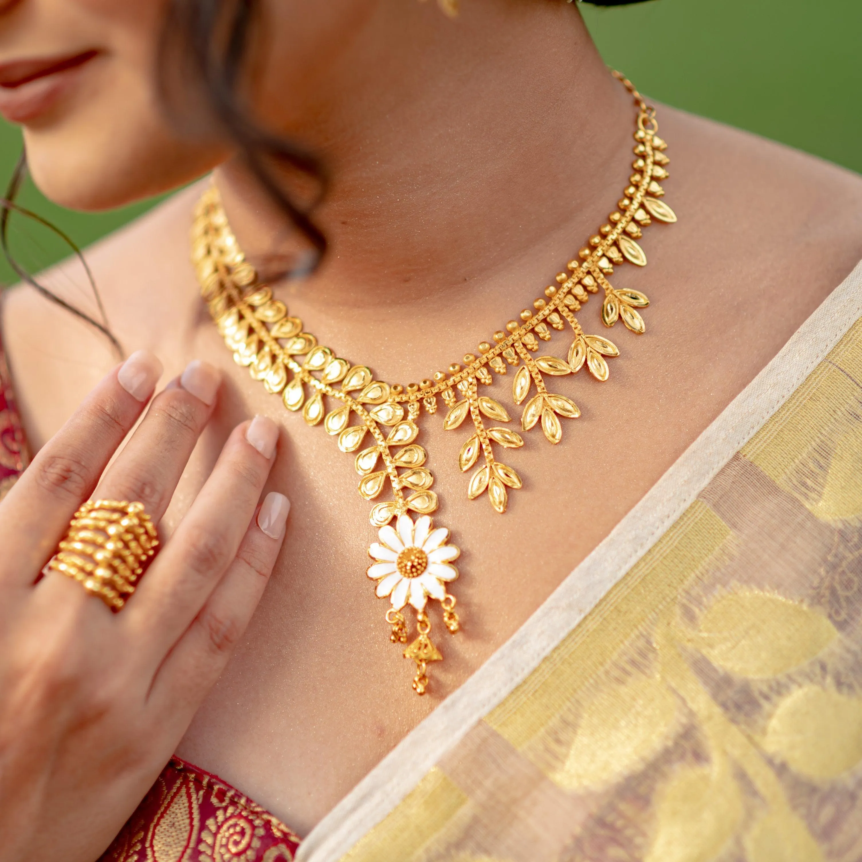 White Mina Patabahar Necklace Set